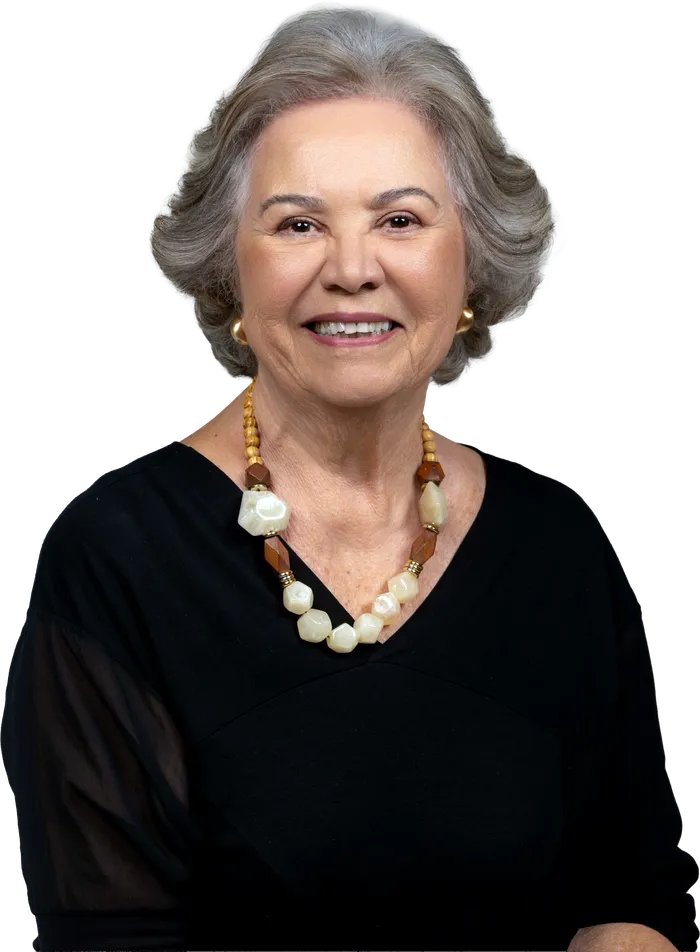 Olívia Cicci sorrindo